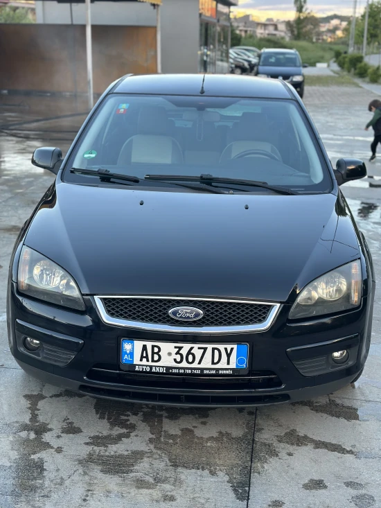 Alquila un 2007 Ford Focus en Durrës