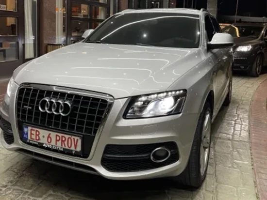 Noleggia una Audi Q5 dell'anno 2013 a Tirana