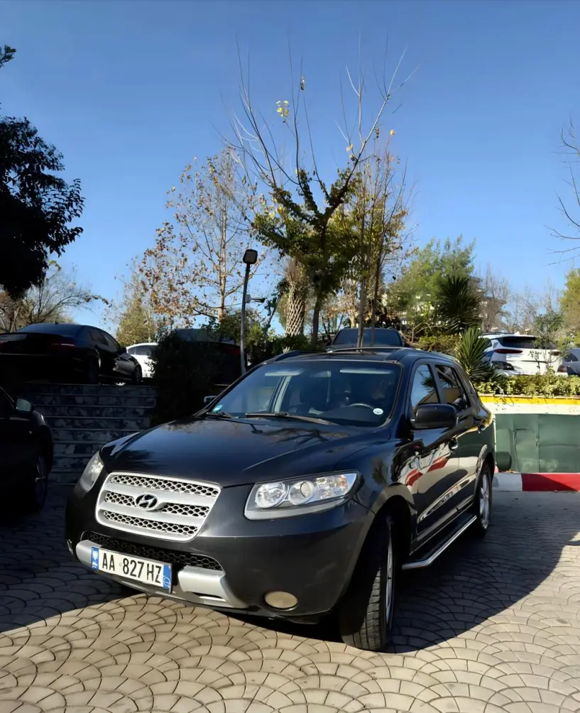 Alquila un coche en Tirana