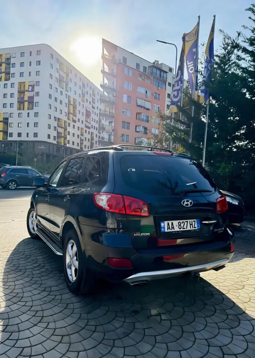 Alquila un coche en Tirana