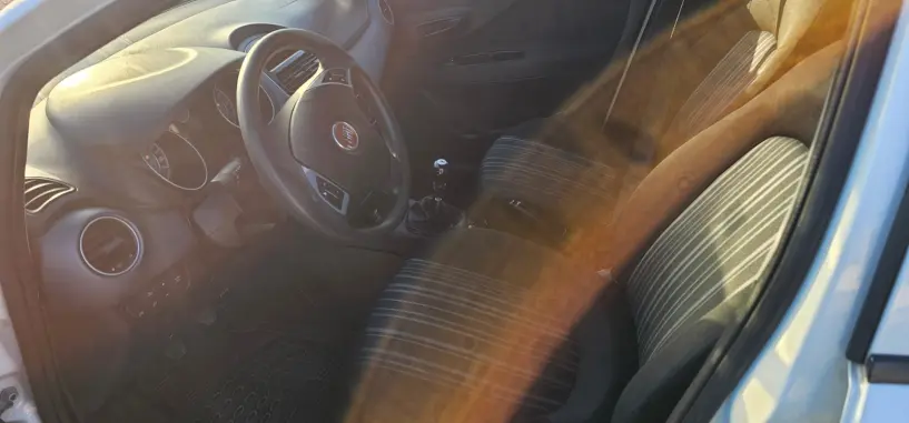 Merrni me qira një makinë në Tirana