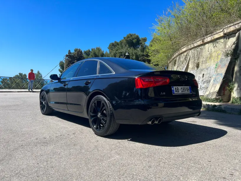 Noleggia un'auto a Durrës