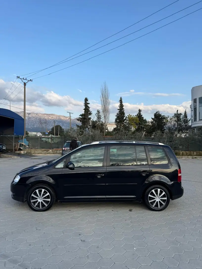 Alquila un coche en Tirana