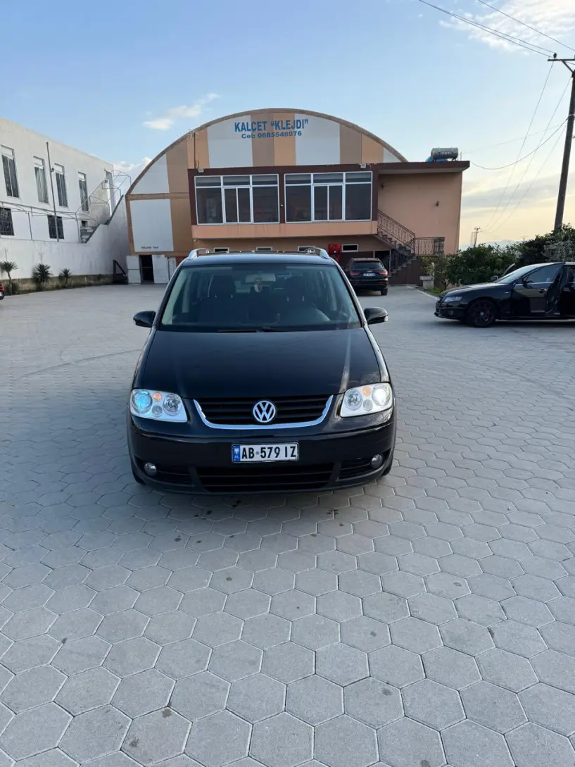 Alquila un coche en Tirana