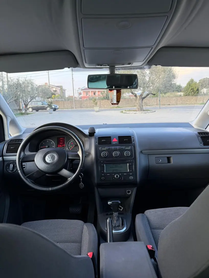 Alquila un coche en Tirana