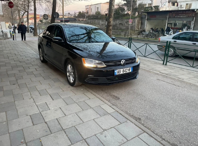 Alquila un coche en Tirana