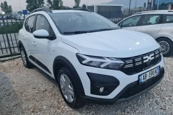 Alquila un 2024 Dacia Sandero en Tirana