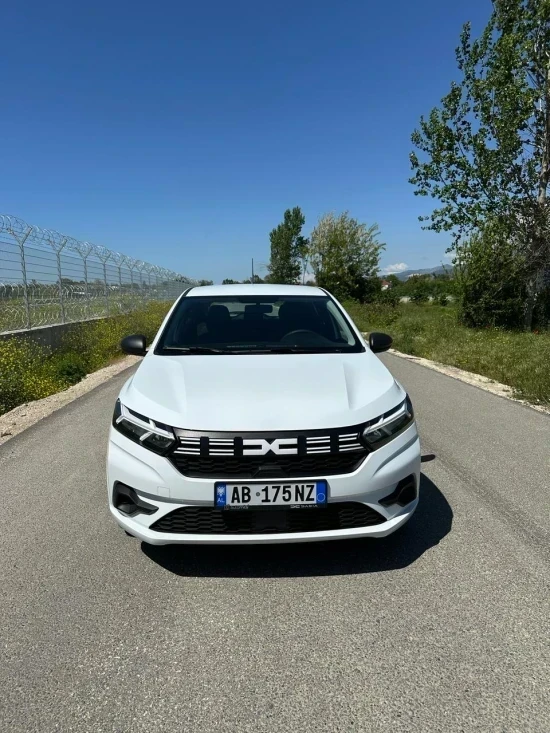 Alquila un 2024 Dacia Sandero en Tirana