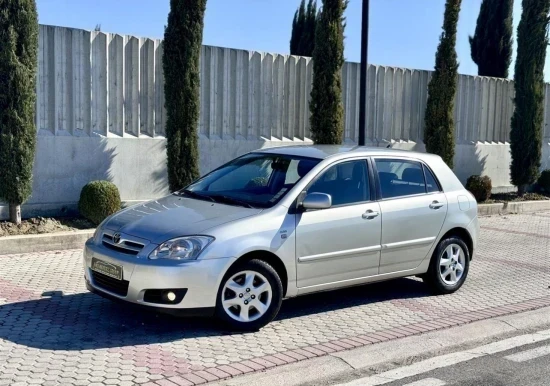 Wynajmij Toyota Corolla z 2007 roku w Tirana