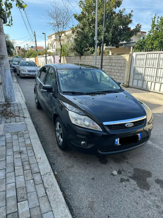 Wynajmij Ford Focus z 2011 roku w Tirana