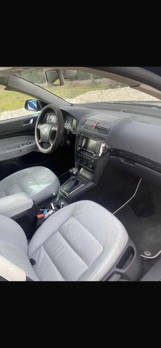 Wynajmij Skoda Octavia z 2008 roku w Tirana