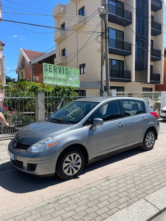Wynajmij Nissan Silvia z 2013 roku w Tirana