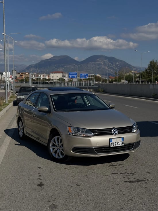 2014 Volkswagen Passat in Tirana mieten
