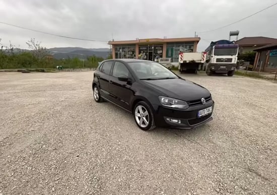 Louer une Volkswagen Other de l'année 2014 à Tirana