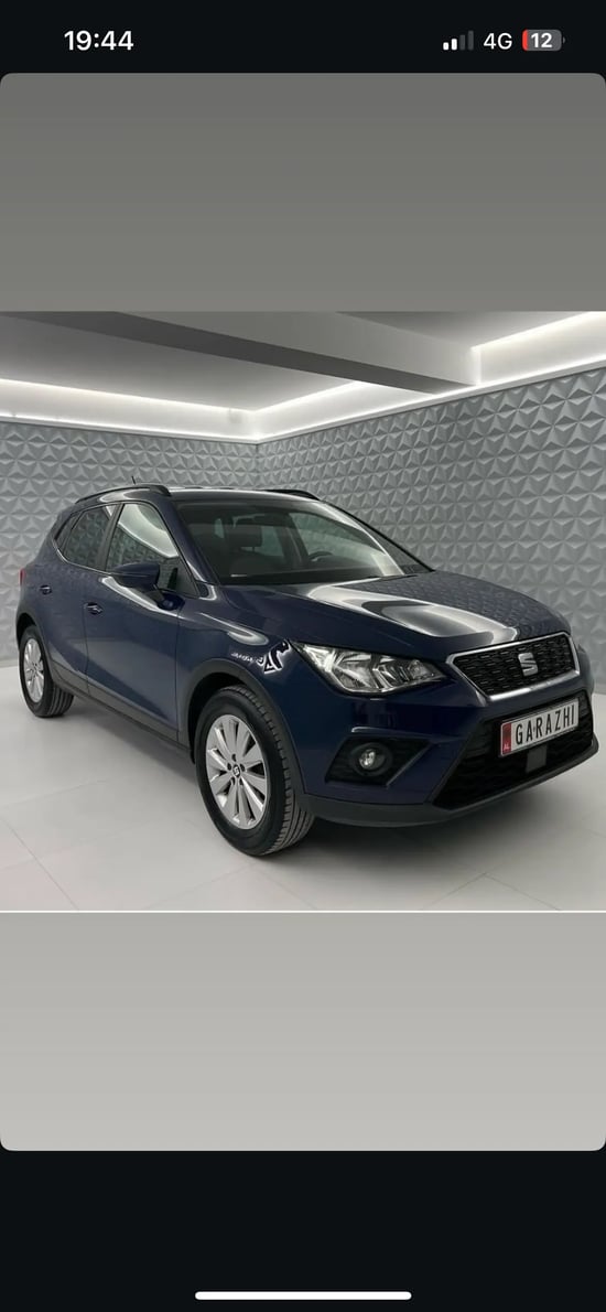 Louer une Seat Arona de l'année 2021 à Tirana