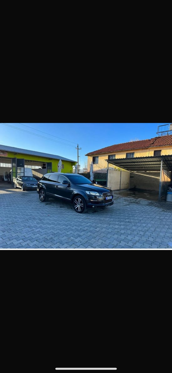 Wynajmij Audi Q7 z 2008 roku w Tirana