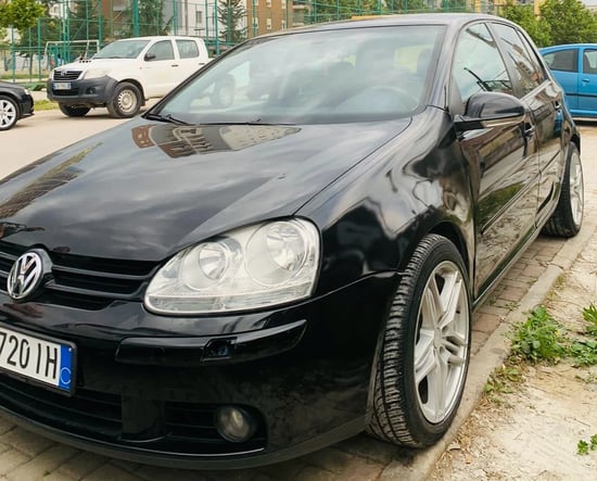 Wynajmij Volkswagen Golf (All) z 2005 roku w Tirana