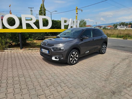 Louer une Citroën C4 Cactus de l'année 2018 à Tirana