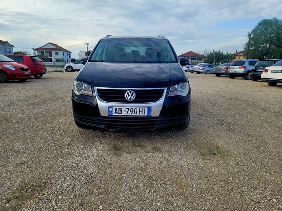 2009 Volkswagen Touran in Tirana mieten