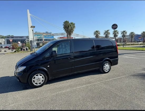 Wynajmij Mercedes-Benz Vario z 2011 roku w Tirana