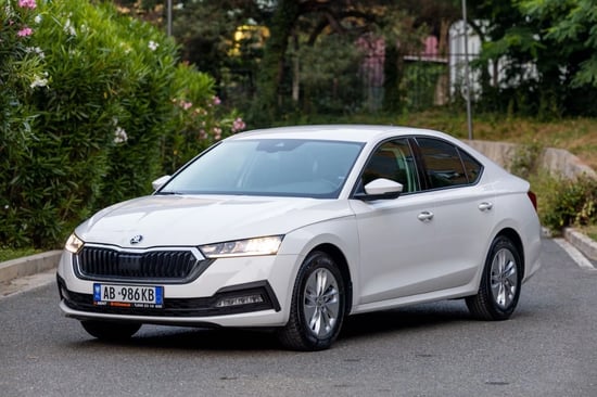Louer une Skoda Octavia de l'année 2023 à Tirana