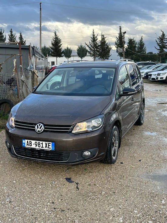 2015 Volkswagen Touran in Tirana mieten