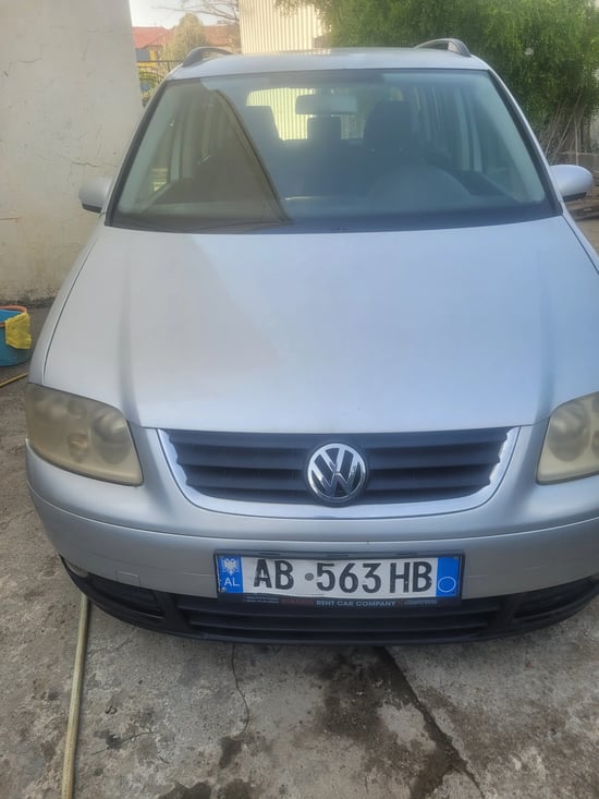 Rent a 2008 Volkswagen Touran in Durrës
