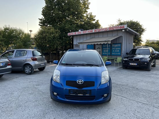 Alquila un 2011 Toyota Yaris en Tirana