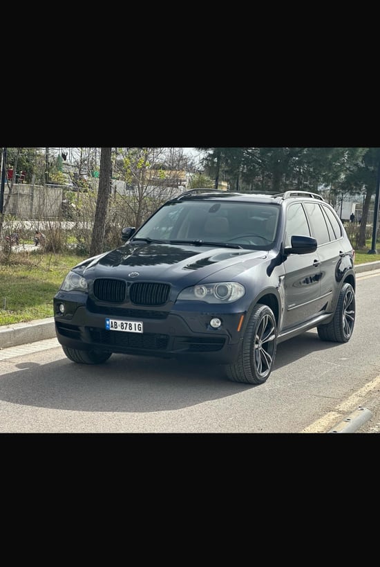 Alquila un 2011 BMW X5 en Tirana