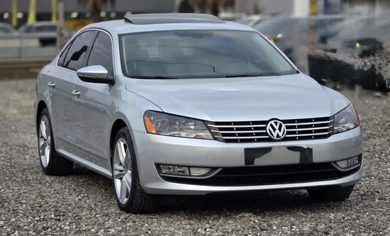 Merrni me qira një Volkswagen Passat të vitit 2014 në Tirana