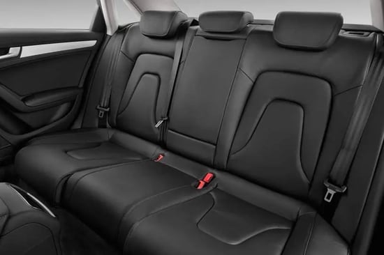 Noleggia una Mercedes-Benz 220 dell'anno 2016 a Tirana