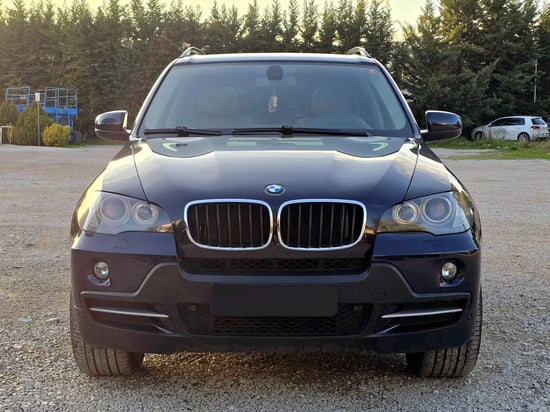 Merrni me qira një BMW X5 të vitit 2010 në Tirana