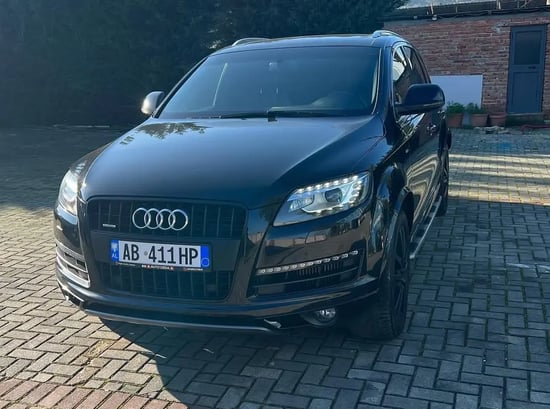 Alquila un 2015 Audi Q7 en Tirana
