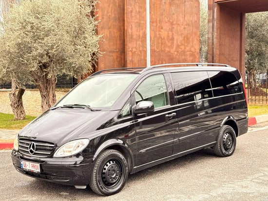 Louer une Mercedes-Benz Viano de l'année 2010 à Tirana