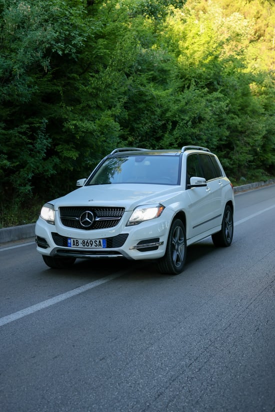 Wynajmij Mercedes-Benz GLK 250 z 2015 roku w Tirana