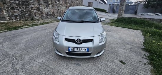 Alquila un 2007 Toyota Auris en Tirana