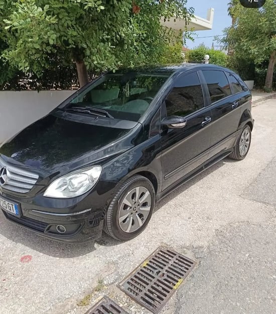 Louer une Mercedes-Benz 190 de l'année 2008 à Vlorë