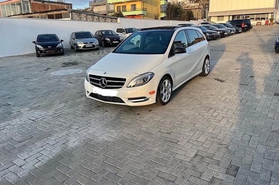 Alquila un 2013 Mercedes-Benz B 200 en Tirana