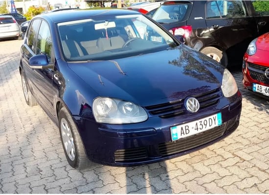 Alquila un 2005 Volkswagen Golf 5 en Tirana