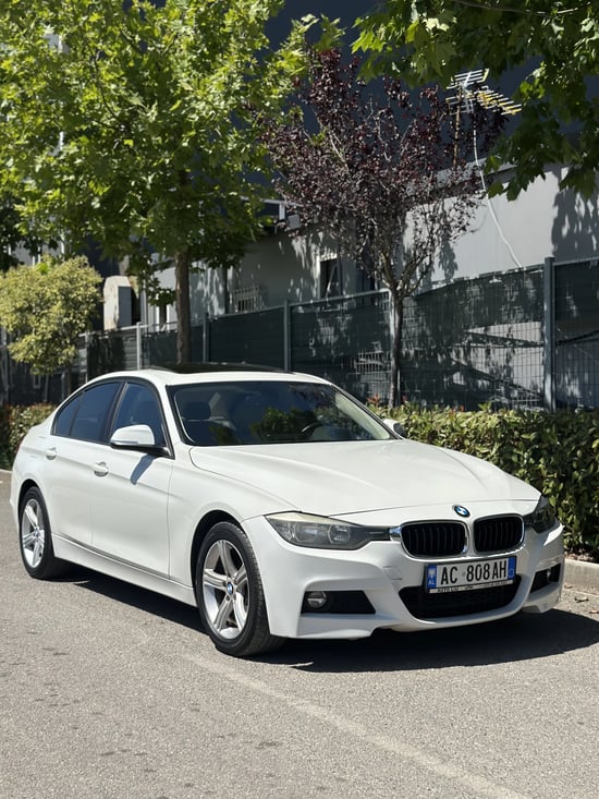Alquila un 2013 BMW 328 en Tirana