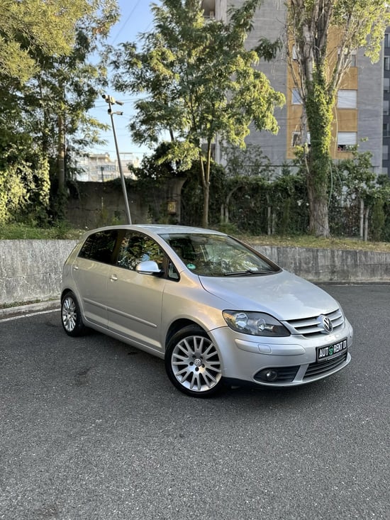 Merrni me qira një Volkswagen Golf Plus të vitit 2008 në Tirana