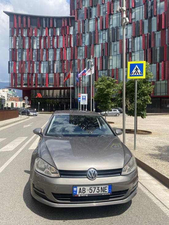 Alquila un 2013 Volkswagen Golf 7 en Tirana