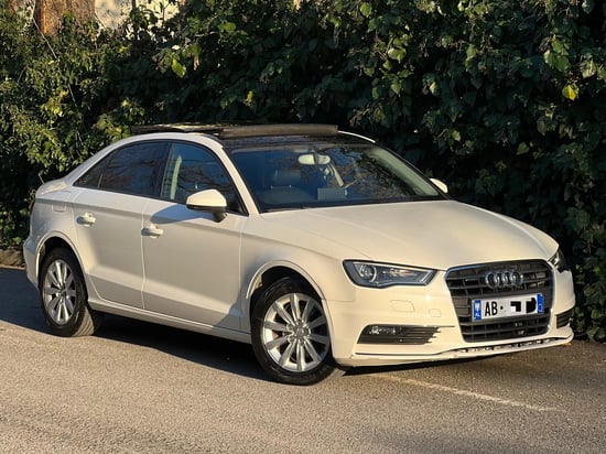Wynajmij Audi A3 z 2016 roku w Tirana