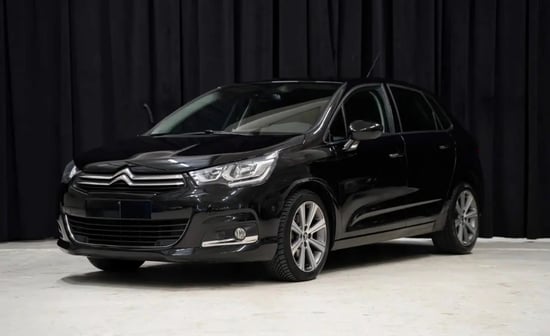 Wynajmij Citroën C4 z 2016 roku w Tirana