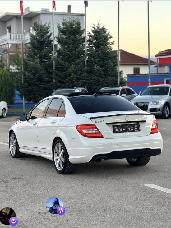 Merrni me qira një Mercedes-Benz C 200 të vitit 2013 në Tirana