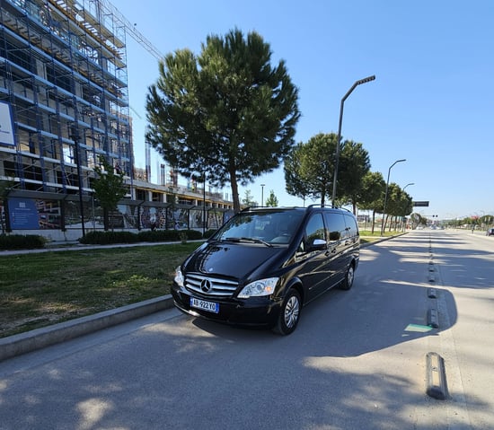 Louer une Mercedes-Benz Viano de l'année 2013 à Tirana