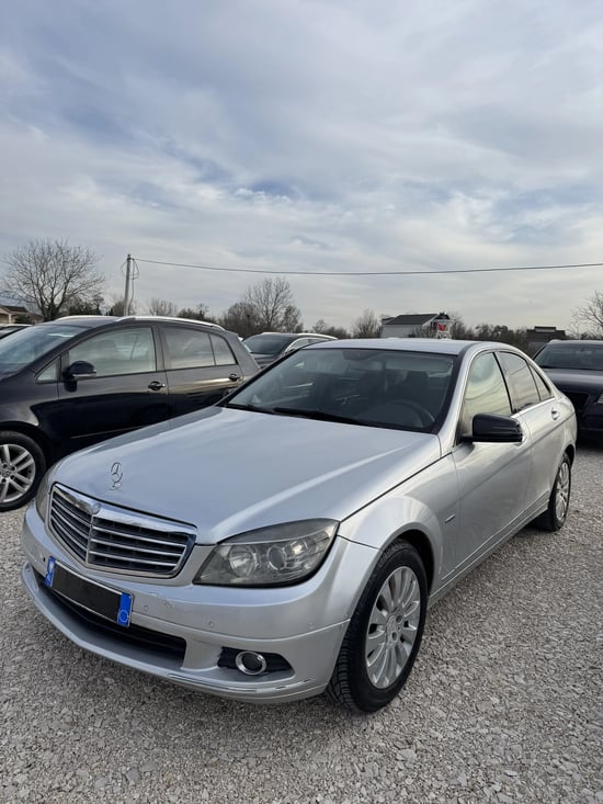 2010 Mercedes-Benz C 220 in Tirana mieten