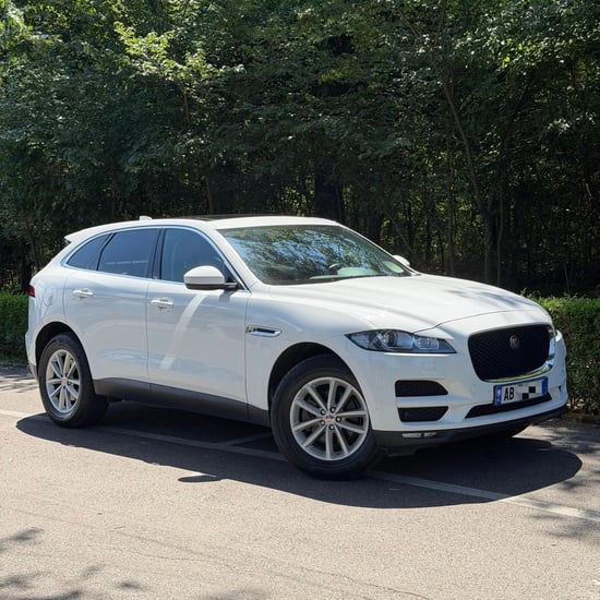 Wynajmij Jaguar F-Pace z 2018 roku w Tirana