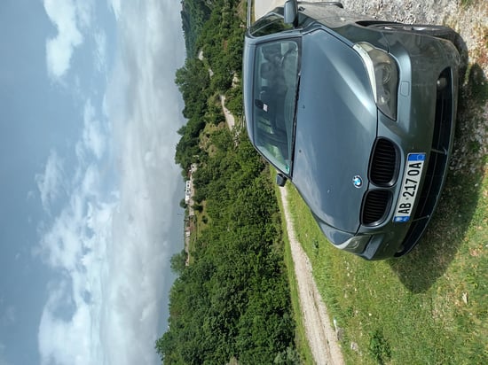 Wynajmij BMW 520 z 2005 roku w Tirana