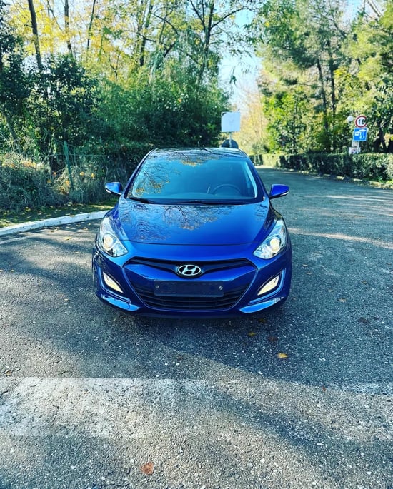 Noleggia una Hyundai i30 dell'anno 2012 a Durrës